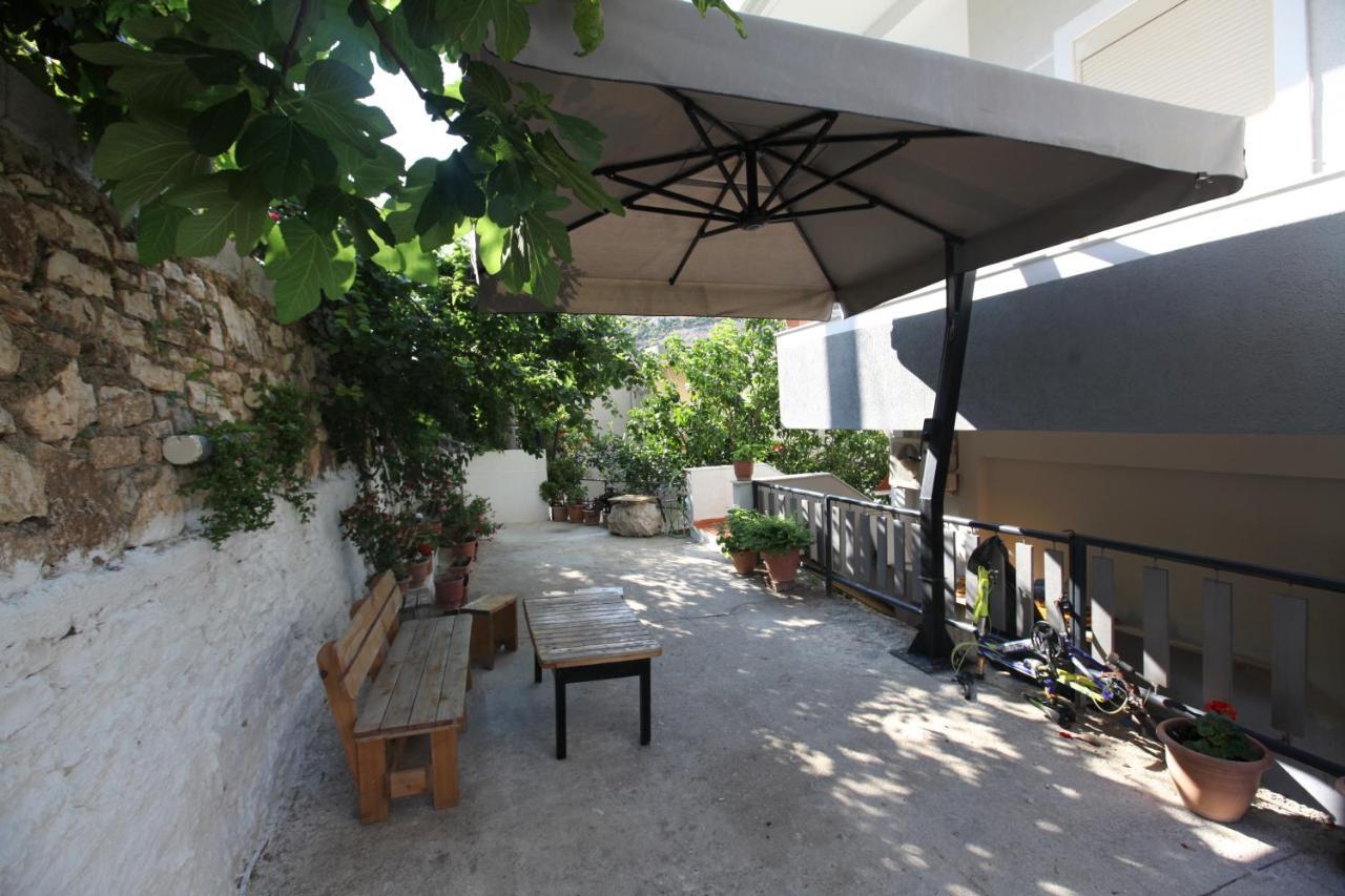 Mane Apartments Sarandë エクステリア 写真
