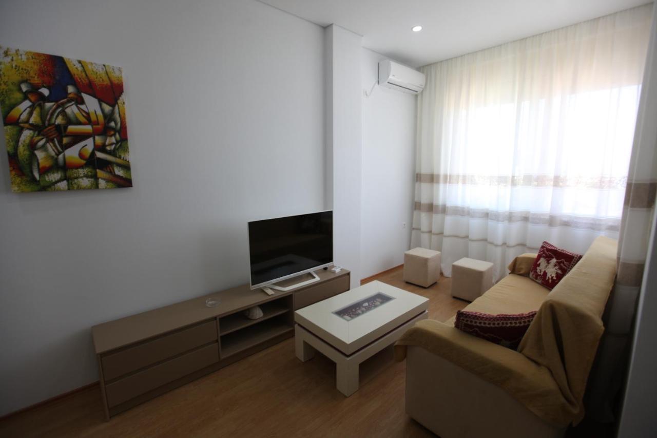 Mane Apartments Sarandë エクステリア 写真