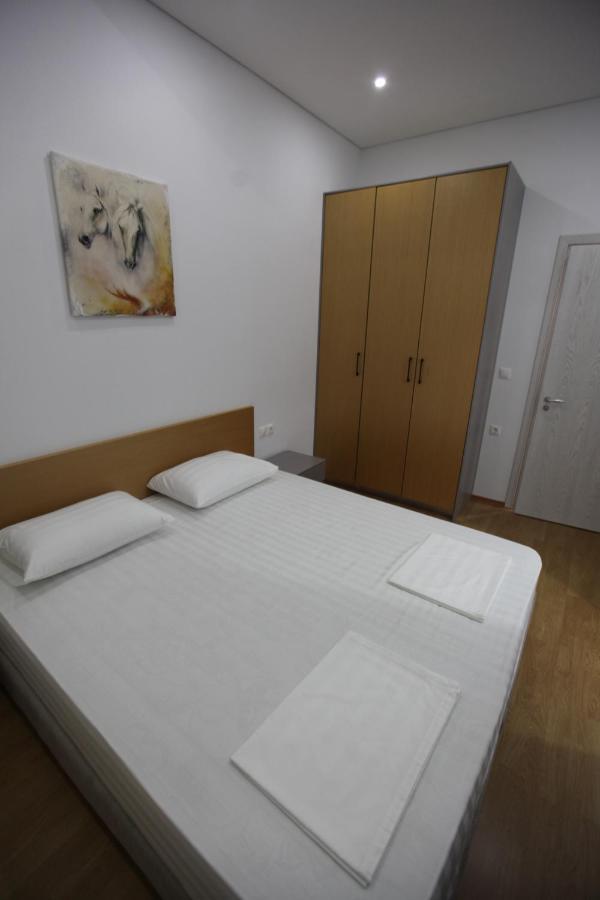 Mane Apartments Sarandë エクステリア 写真