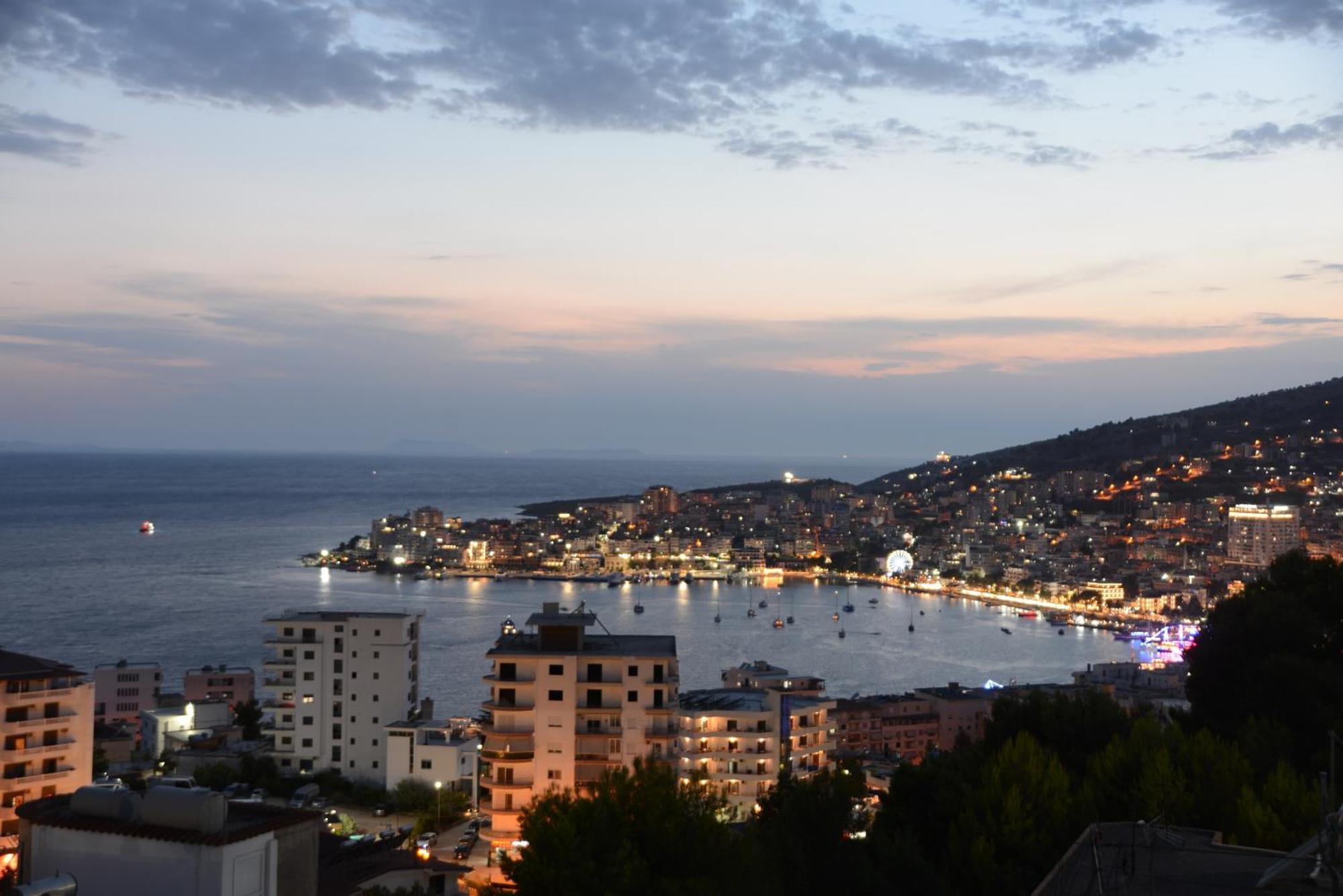 Mane Apartments Sarandë エクステリア 写真